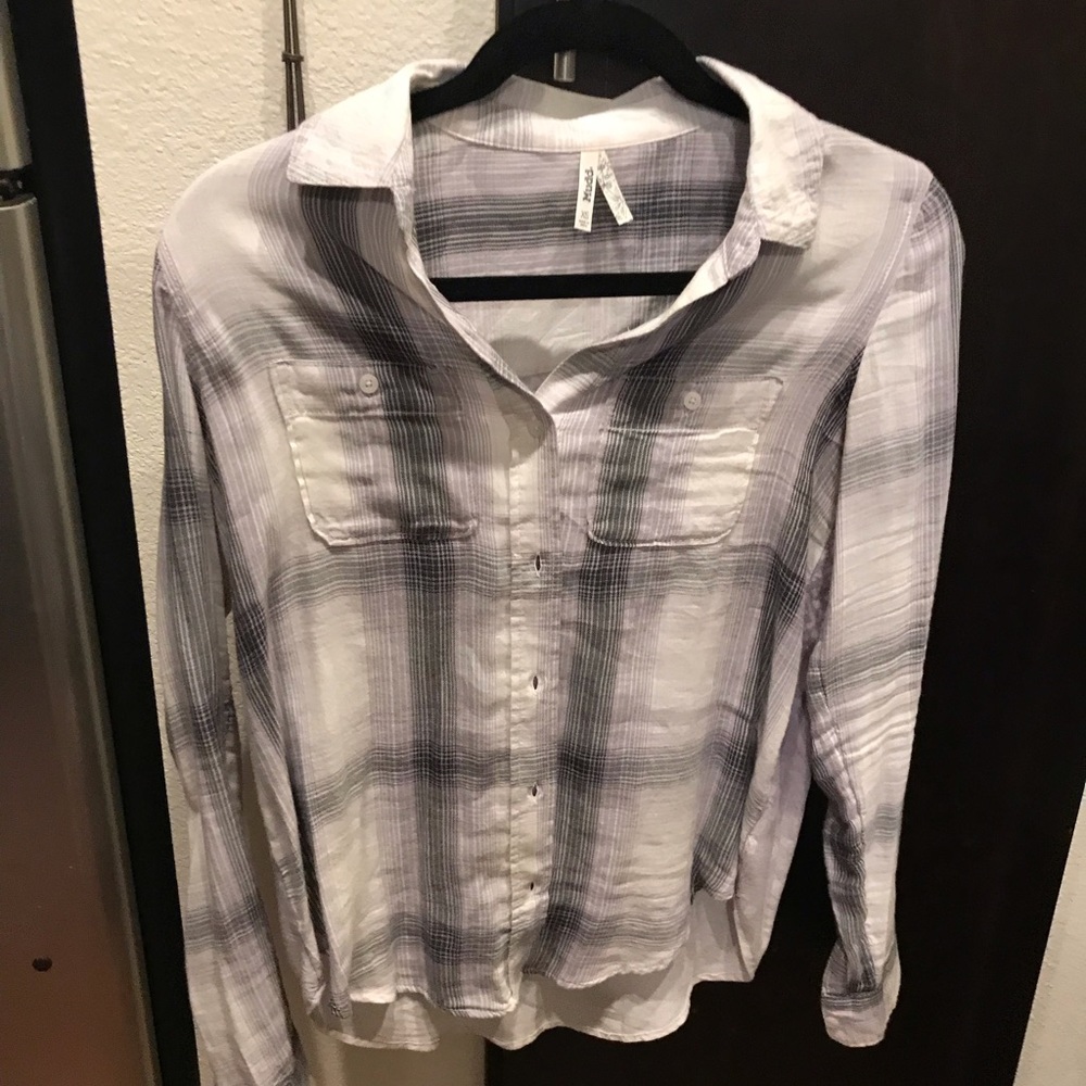 Pretty gray/white button down shirt